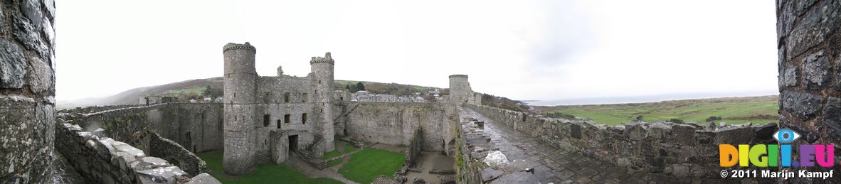 SX20484-94 Panorama inner court Harlech Castle